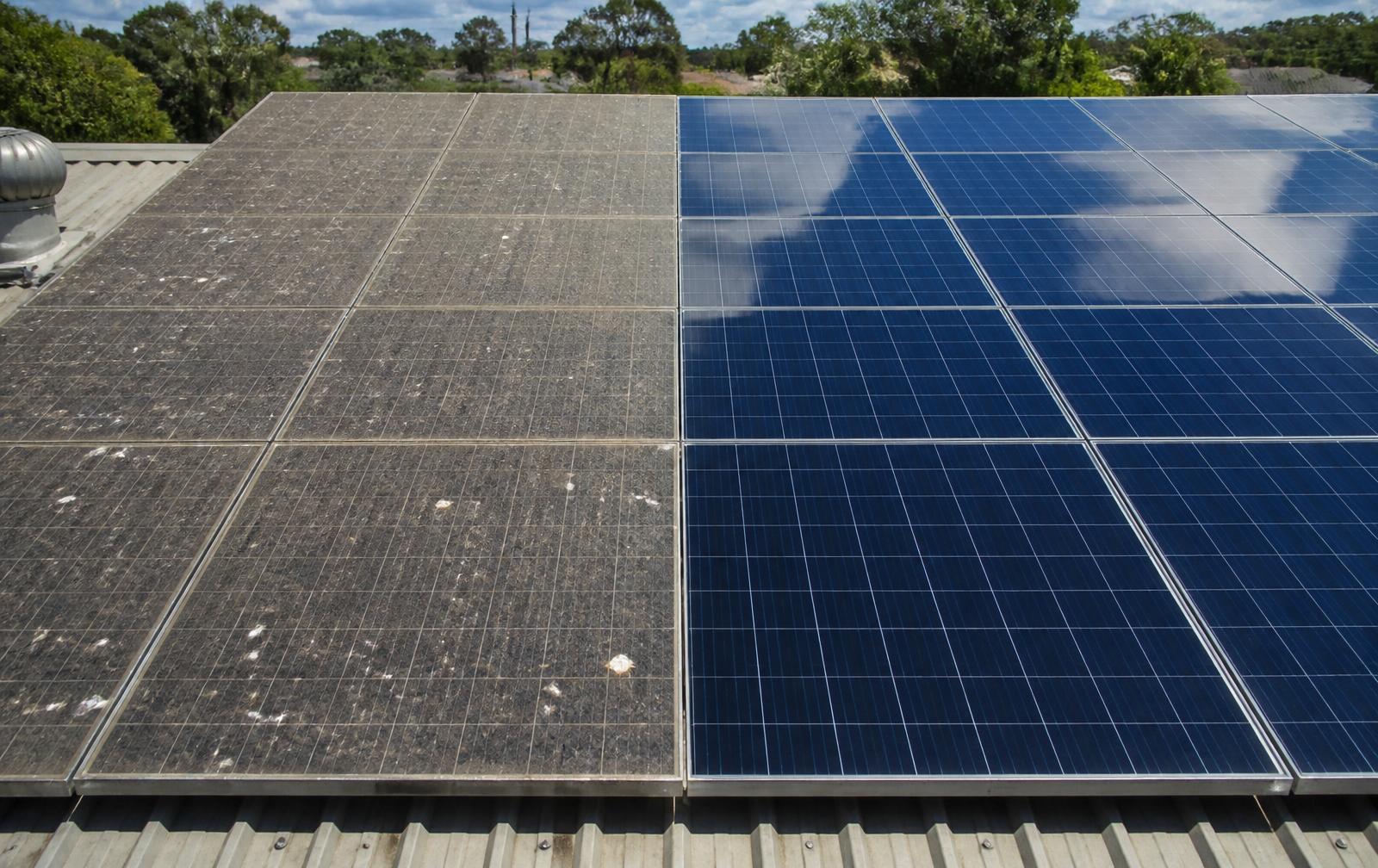 Comparação entre módulos fotovoltaicos sujos e módulos limpos